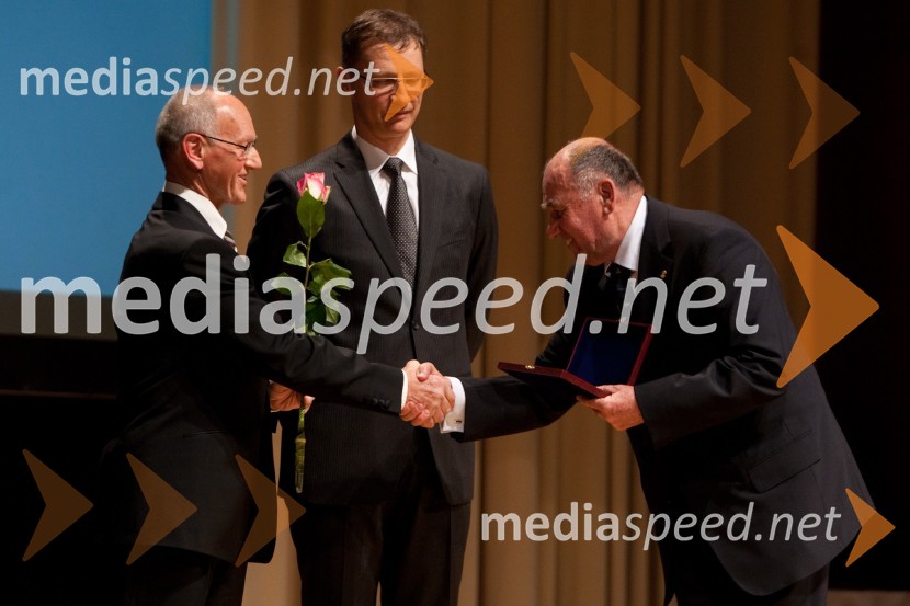 	Miro Cerar, nekdanji gimnastičar in predsednik Olimpijske akademije ter ambasador za fair play, dr. Igor Lukšič, minister za šolstvo in David Antončič, član izvršnega odbora slovenske jadralne zveze46. podelitev Bloudkovih priznanj za leto 2010