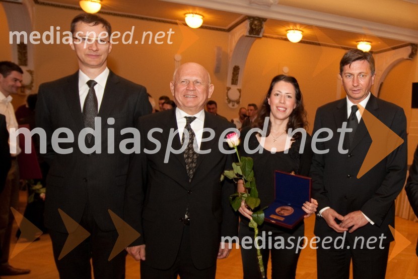 dr. Igor Lukšič, minister za šolstvo, Janez Kocijančič, predsednik Olimpijskega komiteja Slovenije,  Mateja Bogatec, rolarka in Borut Pahor, predsednik vlade Republike Slovenije46. podelitev Bloudkovih priznanj za leto 2010