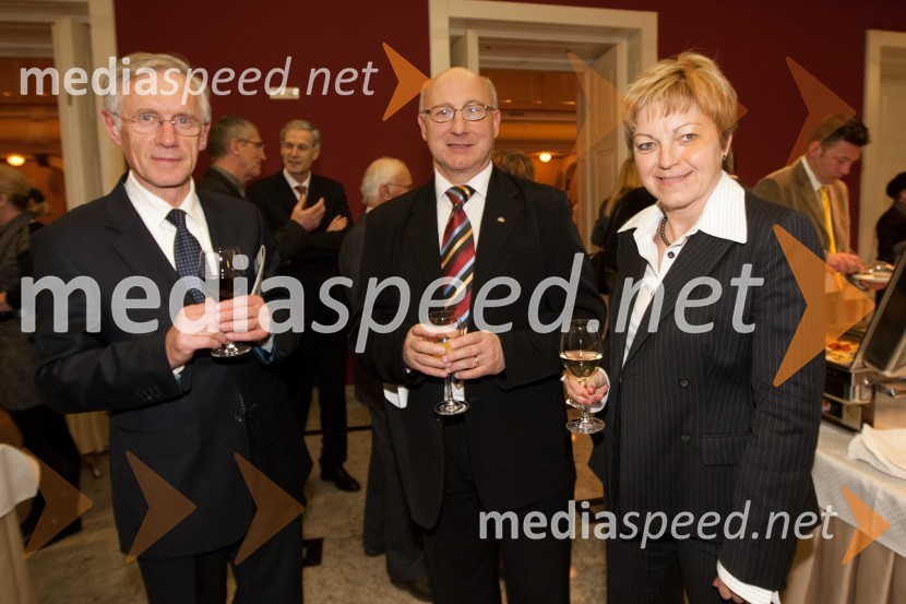 Drago Šulek, predsednik Plesne zveze Slovenije, Rudi Gabrovic, predsednik Judo zveze Slovenije in mag. Vojka Ravbar, generalna sekretarka SKB46. podelitev Bloudkovih priznanj za leto 2010