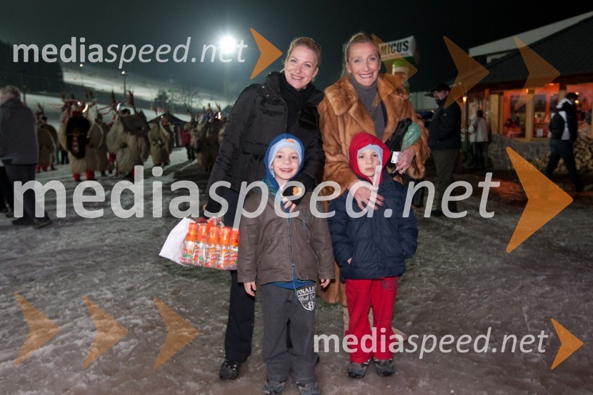 Brina Černetič, svetovalka uprave Diners Cluba Slovenije, Mojca Beseničar, modna oblikovalka in vnučka Aleksej in StašLions Ski Open 2011