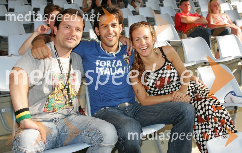 Zvone Tomac, skupina Kingston, Domen Kumer, pevec in Natka Geržina, glasbena menedžerkaMMS 2006 - Melodije morja in sonca, polfinale 1