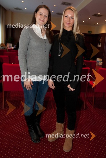 	Damjana Đurđević, kozmetičarka in Sara Marn, kozmetičarkaIntraceuticals, predstavitev kozmetike