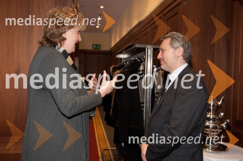 Sharon Odham, Intraceuticals in ...Intraceuticals, predstavitev kozmetike