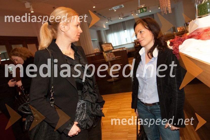 Andreja Medvedič, lastnica in direktorica Sense Wellness Cluba in 	Mojca Majhen, agencija Paideia d.o.o.Intraceuticals, predstavitev kozmetike