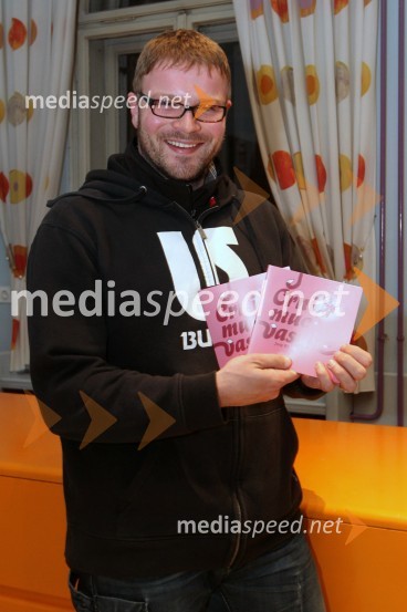 Izidor Kozelj, vodja predstaveČrni muc vasuje, premiera Lutkovnega gledališča Ljubljana