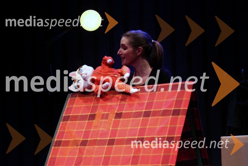 Asja Kahrimanović, igralkaČrni muc vasuje, premiera Lutkovnega gledališča Ljubljana