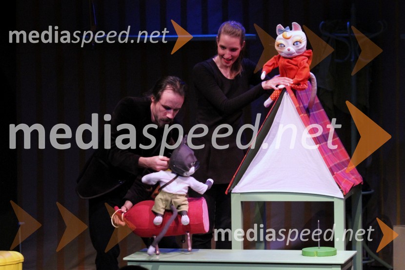 Miha Arh in Asja Kahrimanović, igralcaČrni muc vasuje, premiera Lutkovnega gledališča Ljubljana