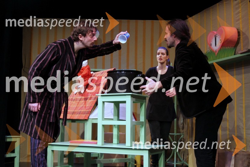 Jure Lajovic, Miha Arh in Asja Kahrimanović, igralciČrni muc vasuje, premiera Lutkovnega gledališča Ljubljana