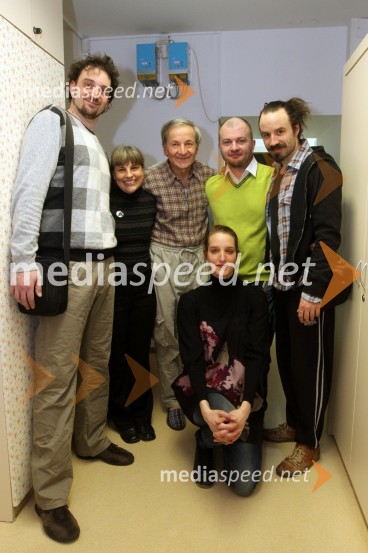 Jure Lajovic, igralec, Jelena Sitar, dramaturginja, Jiří Vyšohlíd, režiser, Luděk Joska, oblikovalec lutk ter Miha Arh in Asja Kahrimanović, igralcaČrni muc vasuje, premiera Lutkovnega gledališča Ljubljana