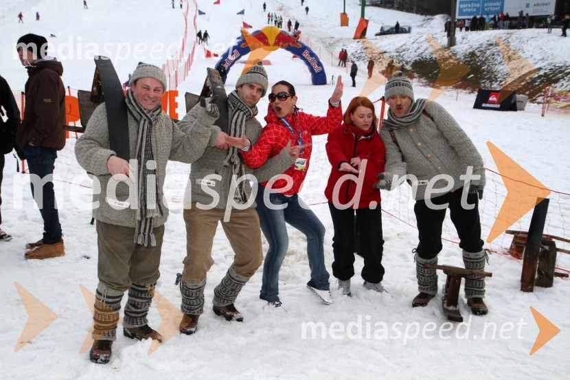 Selniški pležuharji, Alenka Golubič, vodja marketinga na RTS in Andreja Obrul1. Red bull pležuharski spektakel