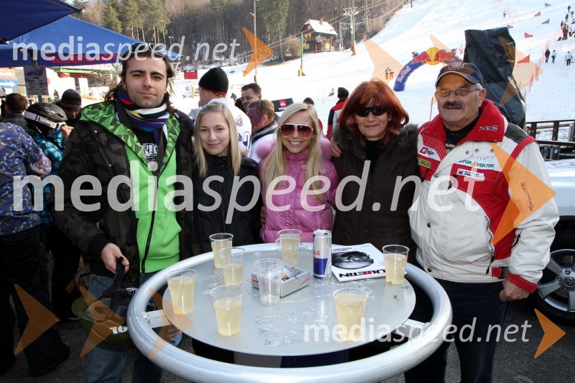 Mitja Ogrinc, Ines Juranovič, playboyeva zajčica in sestra Sara, Vlasta Areh Račečič in Franc Račečič1. Red bull pležuharski spektakel