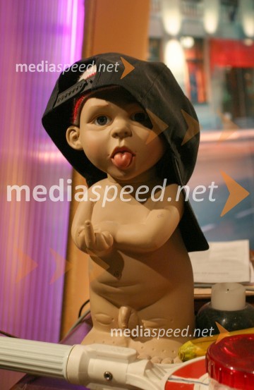 Lutka v studiu Činčeve oddajeJože Činč, televizijski voditelj