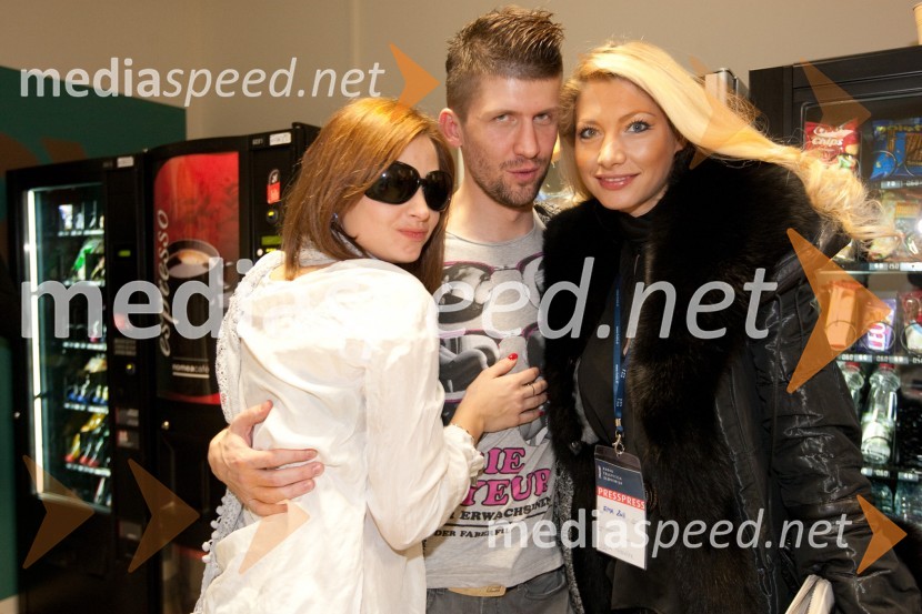 Marjetka Jurkovnik - Vovk, glasbenica, Tomaž Mihelič - Marlenna, novinar in Lucija Gubenšek, manekenkaEMA 2011, zmagovalka je Maja Keuc!