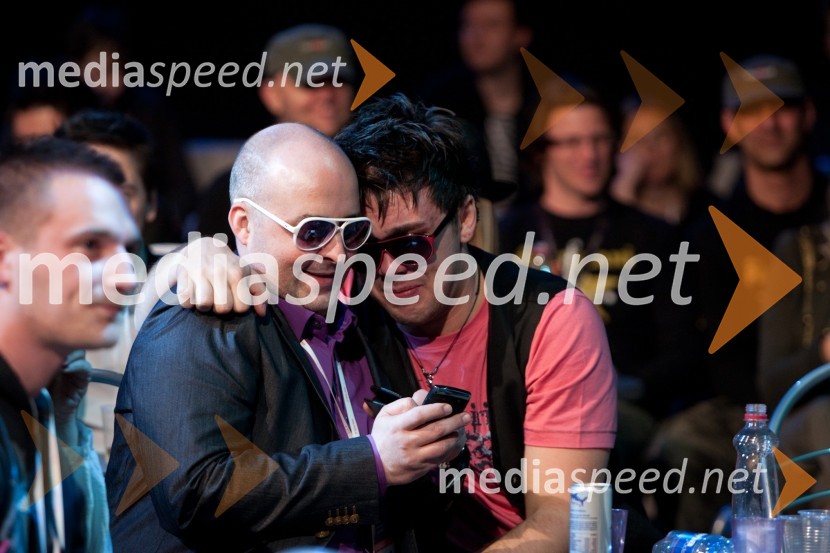 Tomaž Čop- Gverilec Birko, moderator in Aleš Vovk-Raay, glasbenikEMA 2011, zmagovalka je Maja Keuc!