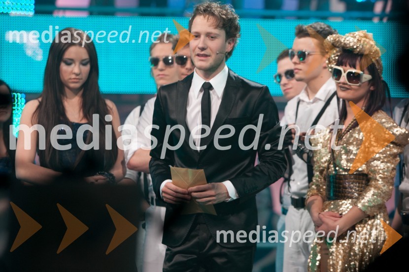 Maja Keuc, pevka in zmagovalka Eme 2011, Klemen Slakonja, igralec in voditelj dogodka ter April, pevkaEMA 2011, zmagovalka je Maja Keuc!