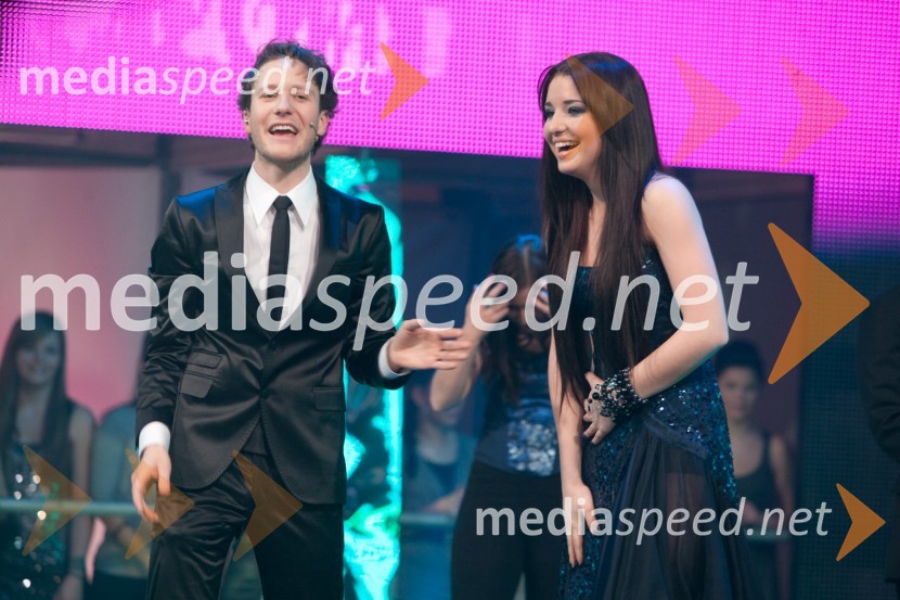 Klemen Slakonja, igralec in voditelj dogodka ter Maja Keuc, pevka in zmagovalka Eme 2011EMA 2011, zmagovalka je Maja Keuc!