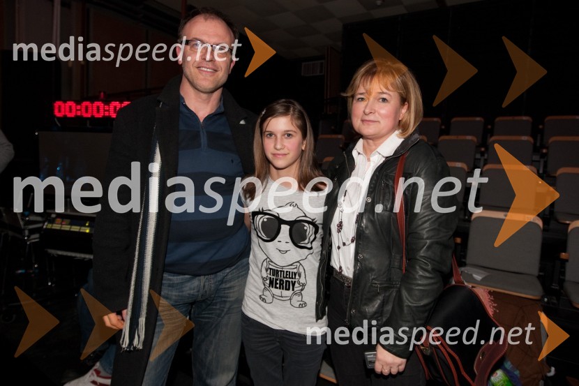 Družina Keuc: oče Boris, hči Mojca in mama ZdenkaEMA 2011, zmagovalka je Maja Keuc!