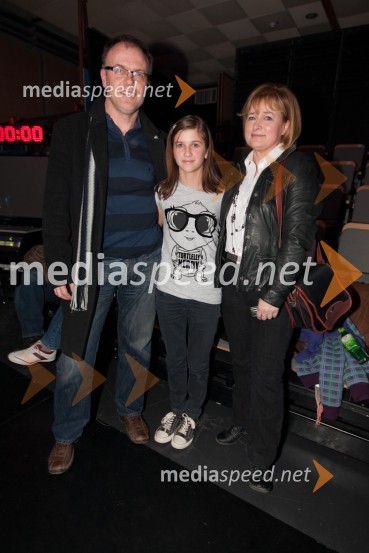 Družina Keuc: oče Boris, hči Mojca in mama ZdenkaEMA 2011, zmagovalka je Maja Keuc!