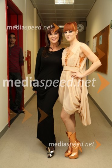 	Miša Molk, varuhinja pravic gledalcev in poslušalcev RTV Slovenija in Nina Pušlar, pevkaEMA 2011, zmagovalka je Maja Keuc!