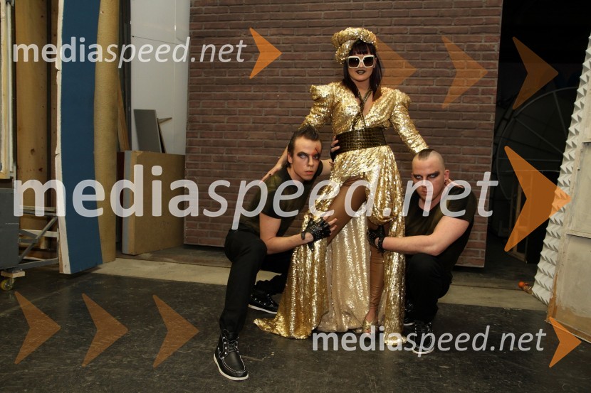 Matic Purkat, plesalec, April, pevka in Uroš Kajzer, pevka 	 
EMA 2011, zmagovalka je Maja Keuc!