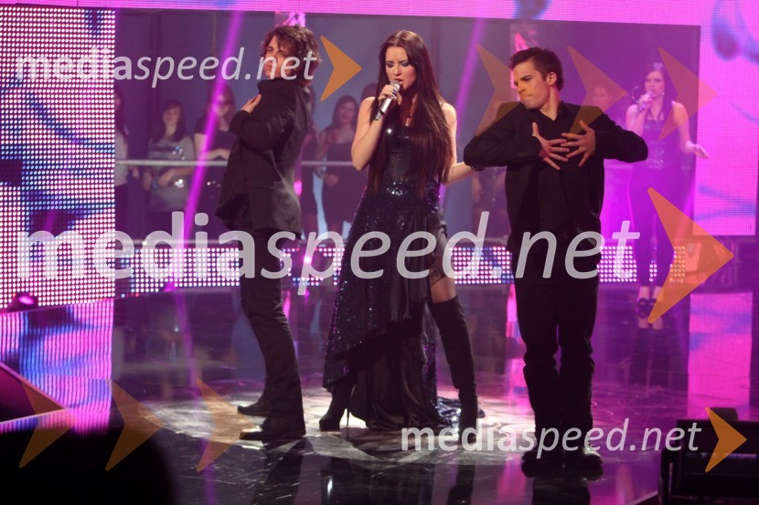 Maja Keuc, pevka in zmagovalka Eme 2011 ter Anže Škrube in Matic Zadravec, člana plesne skupine MaestroEMA 2011, zmagovalka je Maja Keuc!