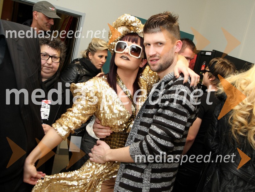 April, pevka in Tomaž Mihelič - Marlenna, novinarEMA 2011, zmagovalka je Maja Keuc!