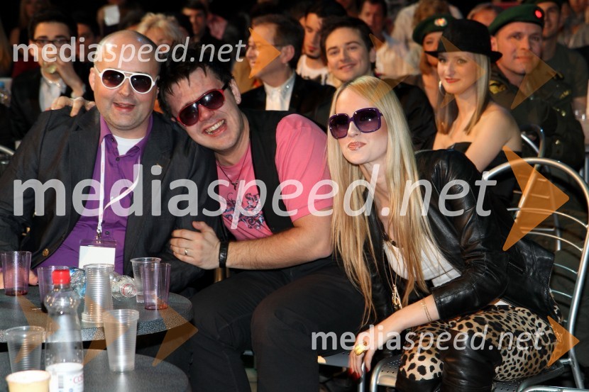 Tomaž Čop- Gverilec Birko, moderator, Aleš Vovk-Raay, glasbenik ter Jerneja Podbevšek Zhembrovskyy, modna oblikovalka in balerina 	 
EMA 2011, zmagovalka je Maja Keuc!