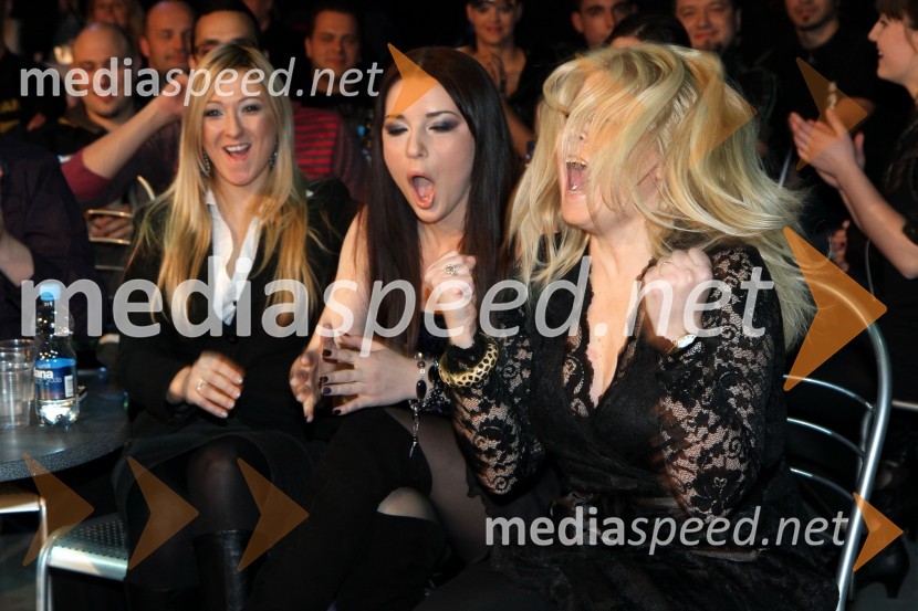 Kaly Kolonič, piarovka in lastnica Agencije Ekskluzivno, Maja Keuc, pevka in Urša Vlašič, avtorica besedila zmagovalne pesmiEMA 2011, zmagovalka je Maja Keuc!