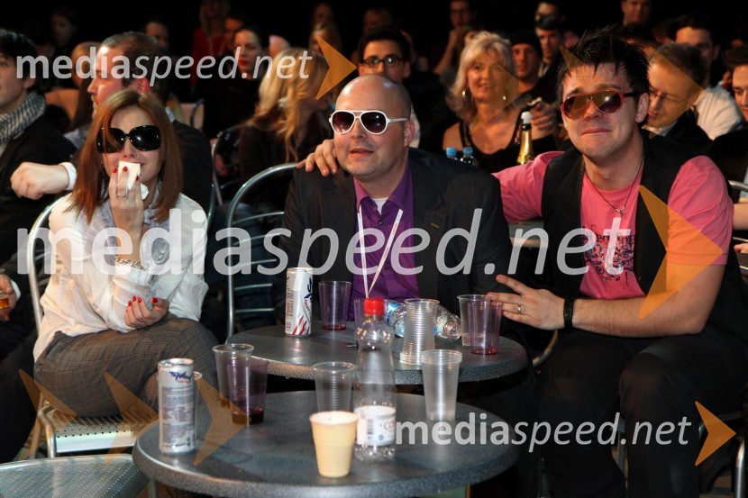 Marjetka Jurkovnik - Vovk, glasbenica, Tomaž Čop- Gverilec Birko, moderator in Aleš Vovk-Raay, glasbenikEMA 2011, zmagovalka je Maja Keuc!