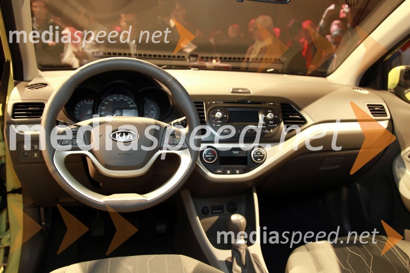 Kia Picanto, notranjostKia v Ženevi 2011