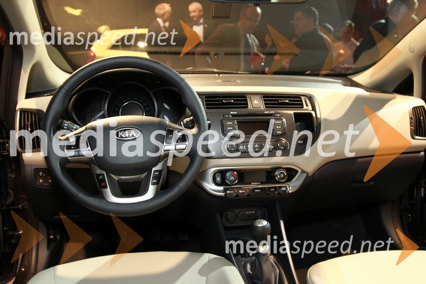 Kia Rio, notranjostKia v Ženevi 2011