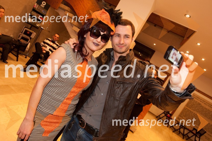 April, pevka in Gregor Bolčina, moderator na Radio 1Koncert za Nino Wabra