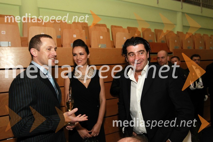 Jure Košir, nekdanji smučar, soproga Alenka Košir in Alberto Tomba, nekdanji italijanski smučarBela večerja ob 50 letnici Pokala Vitranc