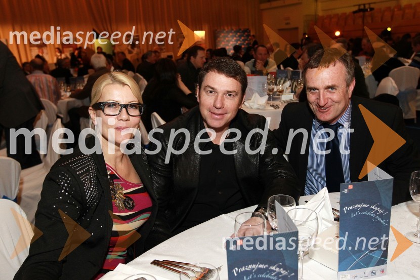 Christian Mayer, nekdanji smučar in soproga Angelika ter Gerry Jekl, vodja igrišča za golf BledBela večerja ob 50 letnici Pokala Vitranc