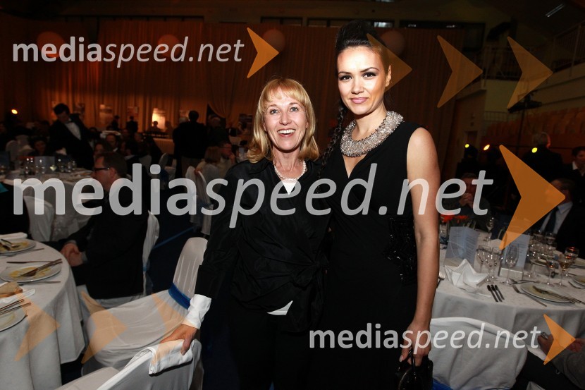 Alenka Vogrinec, soproga Toneta Vogrinca in Alenka Košir, soproga Jureta KoširjaBela večerja ob 50 letnici Pokala Vitranc