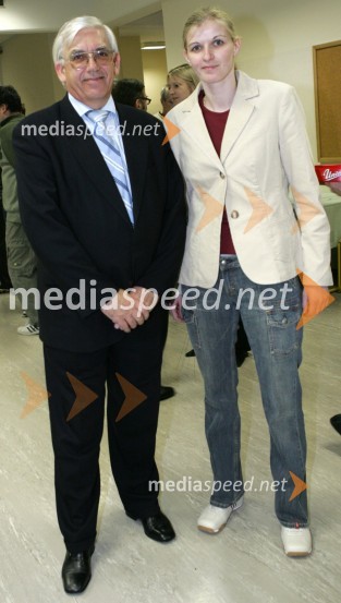 Aleks Štakul, generalni direktor RTV Slovenija in Martina Safran, namiznoteniška igralkaŠportnik zime Val-a 202 Komenda