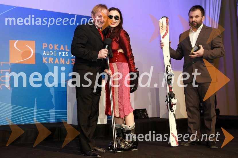 Bojan Križaj, nekdanji smučar, Maja Martina Merljak, igralka in povezovalka prireditve ter Aleš Smrekar, radijecBela večerja ob 50 letnici Pokala Vitranc