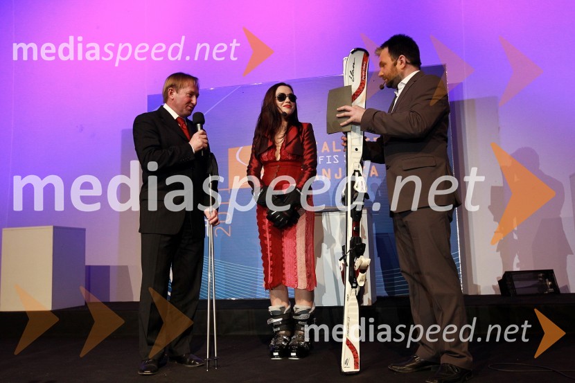 Bojan Križaj, nekdanji smučar, Maja Martina Merljak, igralka in povezovalka prireditve ter Aleš Smrekar, radijecBela večerja ob 50 letnici Pokala Vitranc