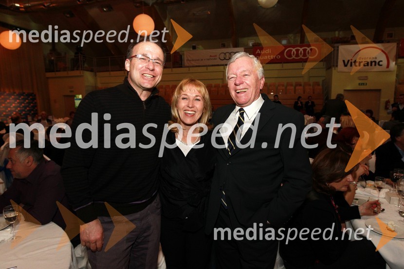 Jure Franko, nekdanji smučar in Tone Vogrinec, legenda slovenskega smučanja ter soproga AlenkaBela večerja ob 50 letnici Pokala Vitranc