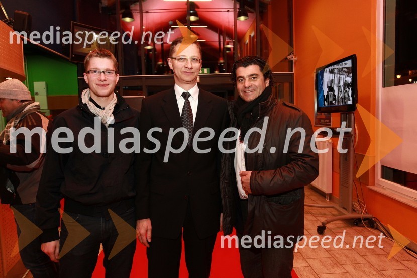 Dr. Igor Lukšič, minister za šolstvo in šport, sin Nik ter Alberto Tomba, nekdanji italijanski smučarBela večerja ob 50 letnici Pokala Vitranc