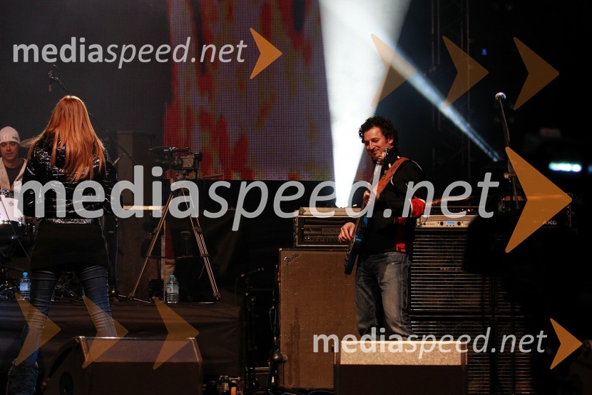 Manca Špik, pevka in Patrick Vlačič, minister za promet ter član skupine Heaven X50. Pokal Vitranc, XL Party