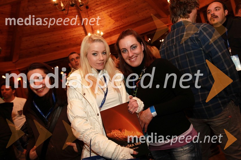 Vesna Lambergar, novinarka portala 24ur.com, Taya, pevka in Nina Valant, novinarka pri Zadovoljna.si50. Pokal Vitranc, XL Party