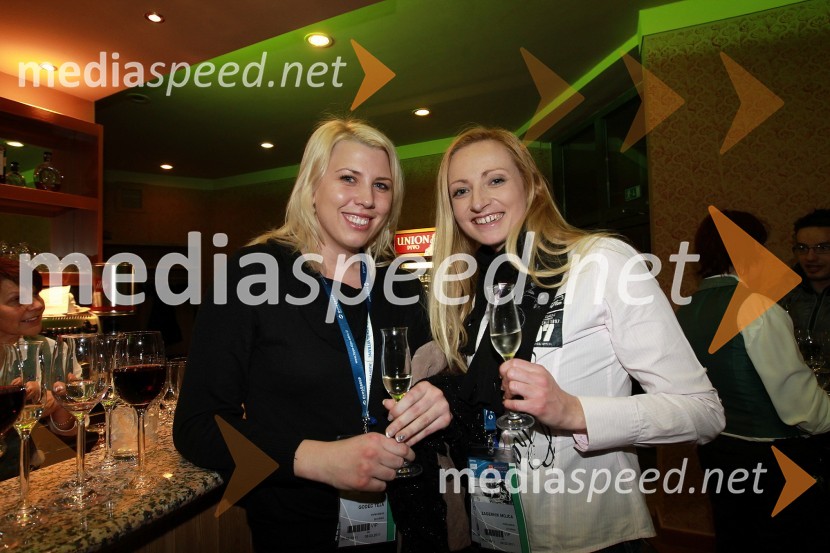 Teja Godec, pravnica in Mojca Zagernik, SNS Maribor50. Pokal Vitranc, XL Party