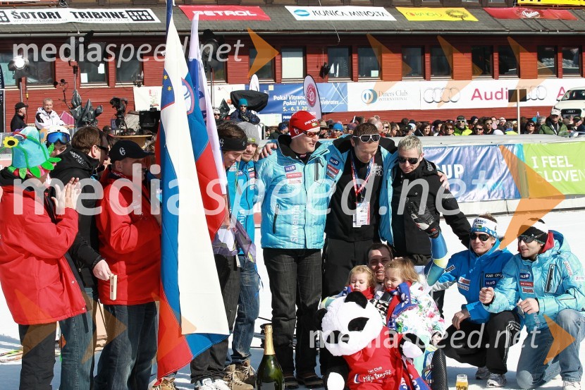 Dominik, navijač, Drago Grubelnik, nekdanji smučar, Drago Dragšič, oče Mitje Dragšiča, Miha Kürner, smučar, Timi Gašperin, smučar, Andrej Šporn, smučar, Jure Košir, nekdanji smučar, Rene Mlekuž, nekdanji smučar, Bernard Vajdič, smučar, Aleš Gorza, smučar, Mitja Dragšič, smučar in njegovi hčerki50. Pokal Vitranc, slalom