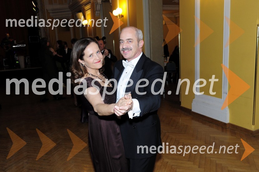 Dr. Jana Govc Eržen, predsednica organizacijskega odbora Zdravniškega društva Celje in njen soprog dr. Ivan Eržen, državni sekretar na ministrstvu za zdravjeTradicionalni Valčkov ples 2011