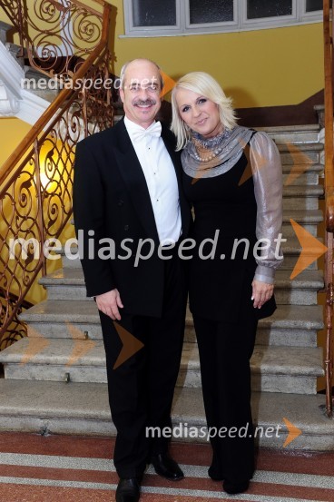 Dr. Ivan Eržen, državni sekretar na ministrstvu za zdravje in Alenka Godec, pevkaTradicionalni Valčkov ples 2011