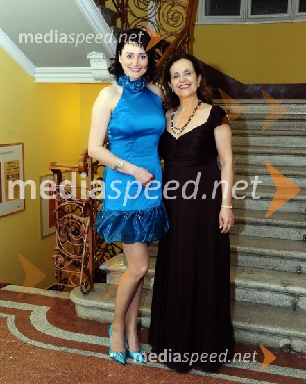 Andreja Petrovič, radijska in tv voditeljica in dr. Jana Govc Eržen, predsednica organizacijskega odbora Zdravniškega društva CeljeTradicionalni Valčkov ples 2011