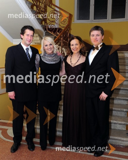 ..., Alenka Godec, pevka, dr. Jana Govc Eržen, predsednica organizacijskega odbora Zdravniškega društva Celje in ...Tradicionalni Valčkov ples 2011