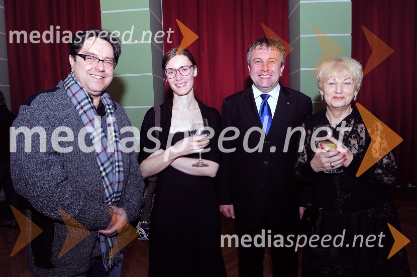 Renato Jenček, igralec, Urška Brodar, mag. Bojan Cvelfar in Anica Kumer, člani strokovne žirije20. festival Dnevi komedije 2011, zaključek festivala