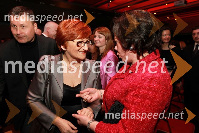 Dr. Danica Purg, direktorica IEDC Poslovna šola Bled ter Barbara Miklič Türk, soproga Danila TürkaOna 365 je postala dr. Renata Salecl